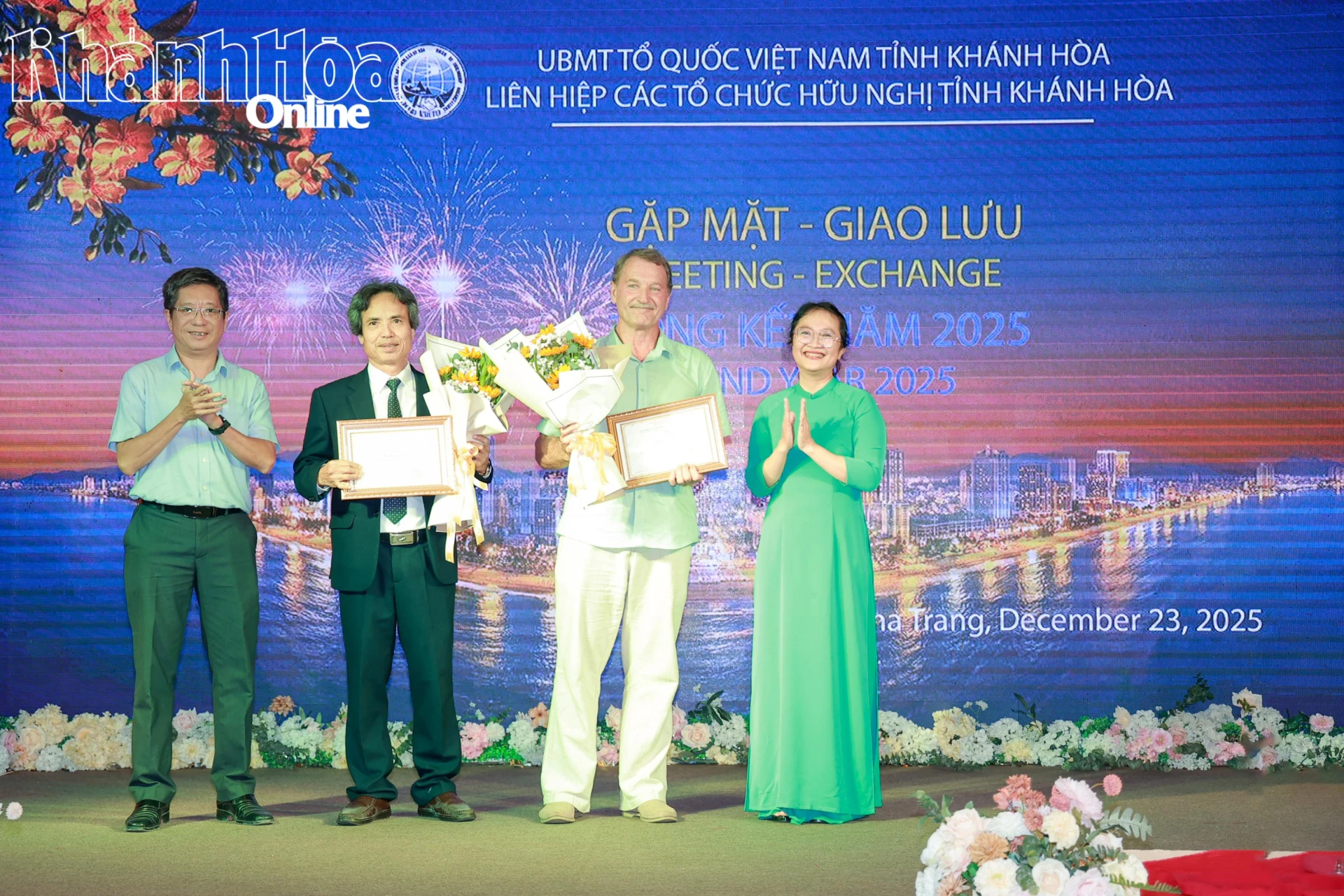 Các cá nhân được nhận giấy khen của Liên hiệp các tổ chức hữu nghị tỉnh.