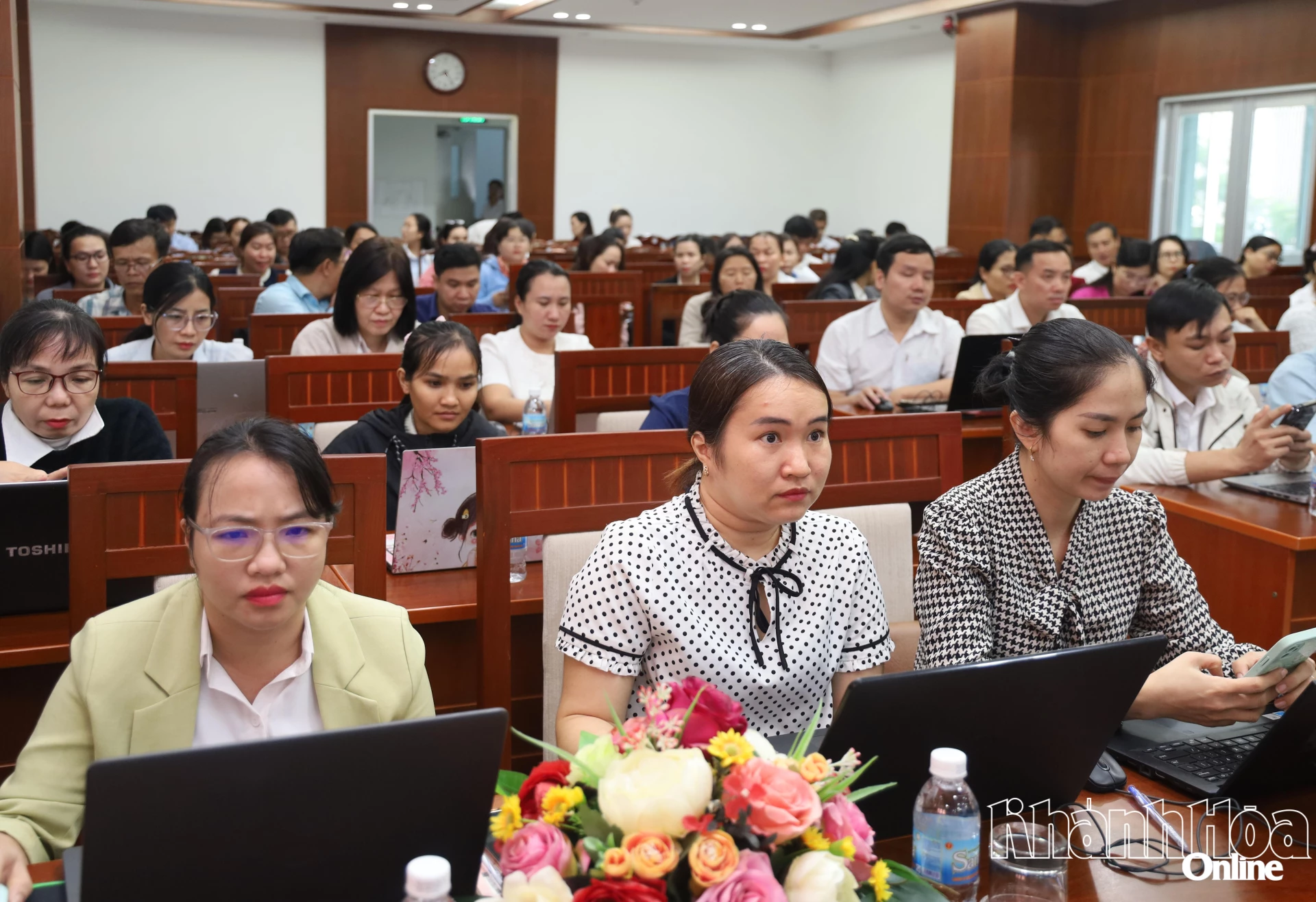 Các đại biểu dự hội nghị tại điểm cầu phường Nha Trang.