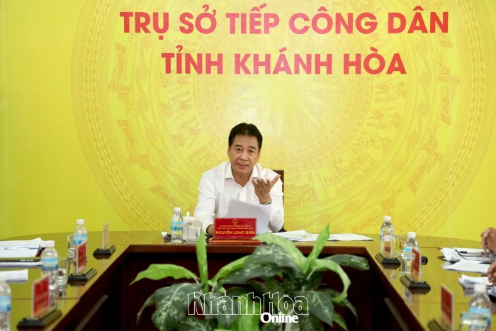 Phó Chủ tịch Thường trực UBND tỉnh Nguyễn Long Biên tiếp công dân định kỳ tháng 11