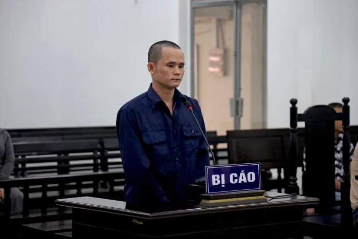 Vào tù vì chém người yêu cũ của vợ