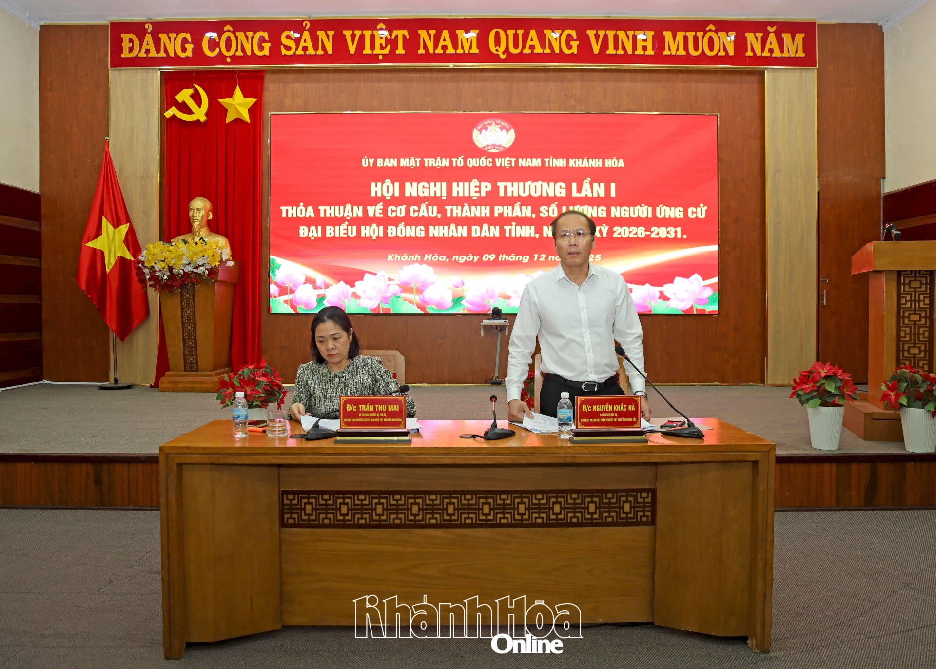 Chủ trì hội nghị điều hành hội nghị hiệp thương.