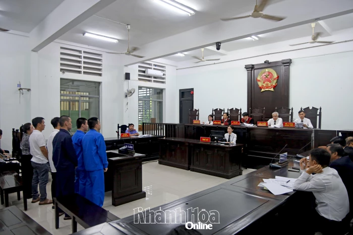 Mang hung khí đi giải quyết mâu thuẫn, 4 bị cáo vào tù