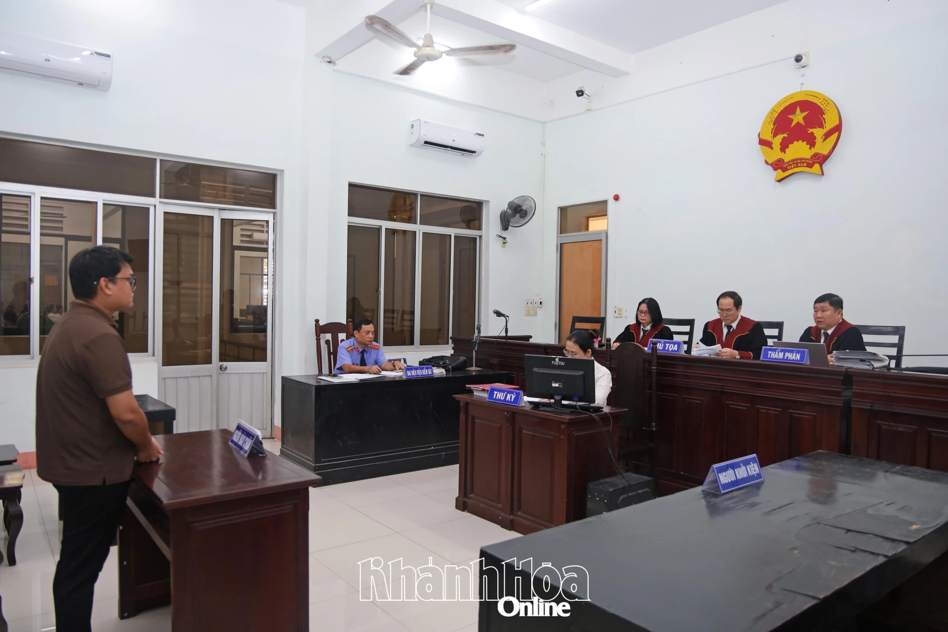 Quang cảnh phiên tòa.