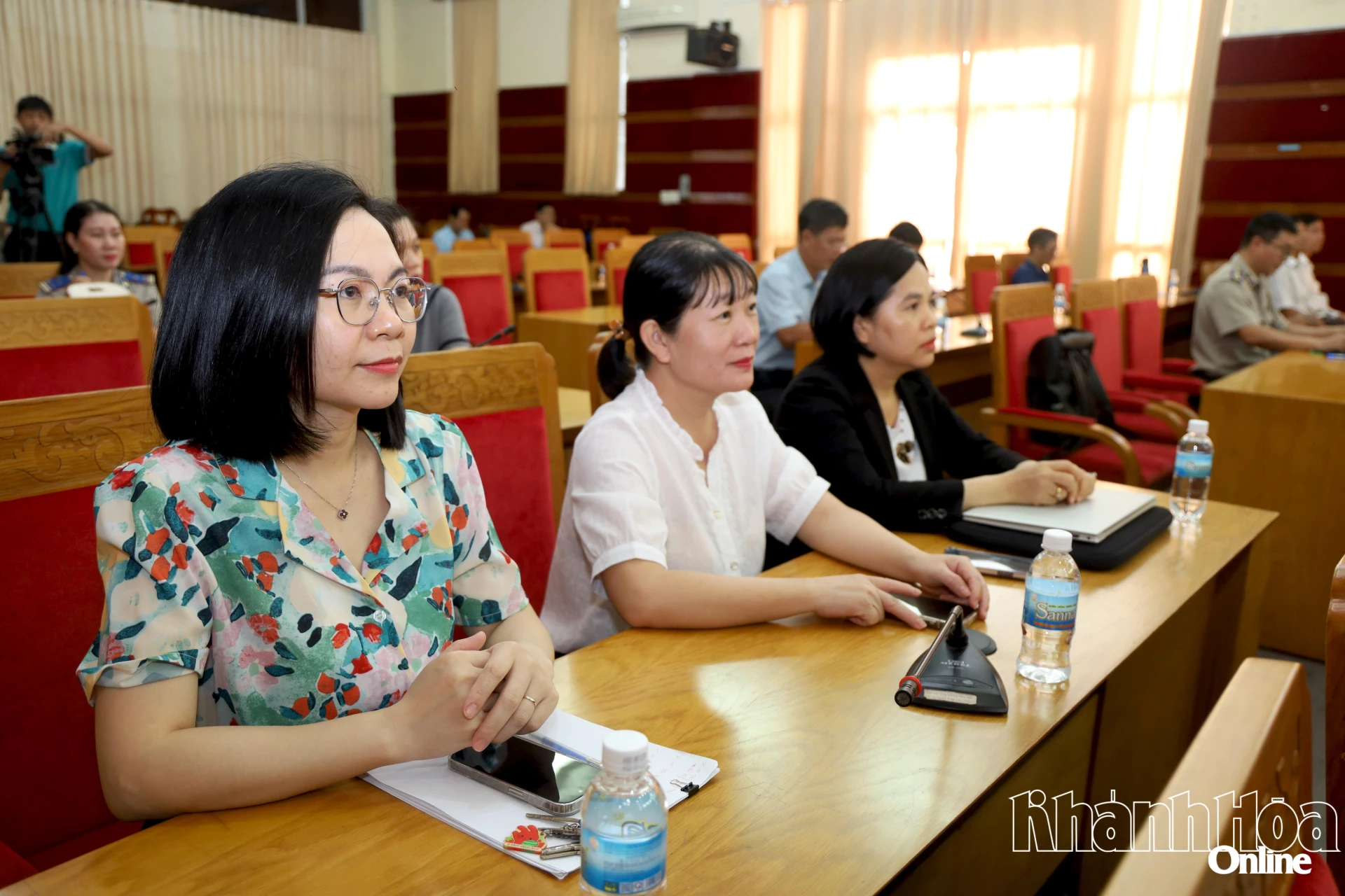 Đại biểu tham dự hội nghị tại điểm cầu Khánh Hòa.