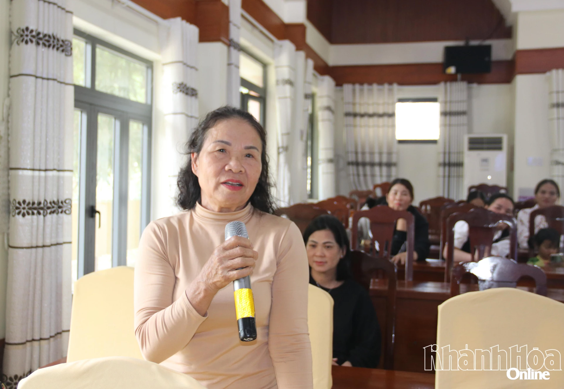 Các thành viên tham gia buổi giao lưu chia sẻ kinh nghiệm tại chương trình.