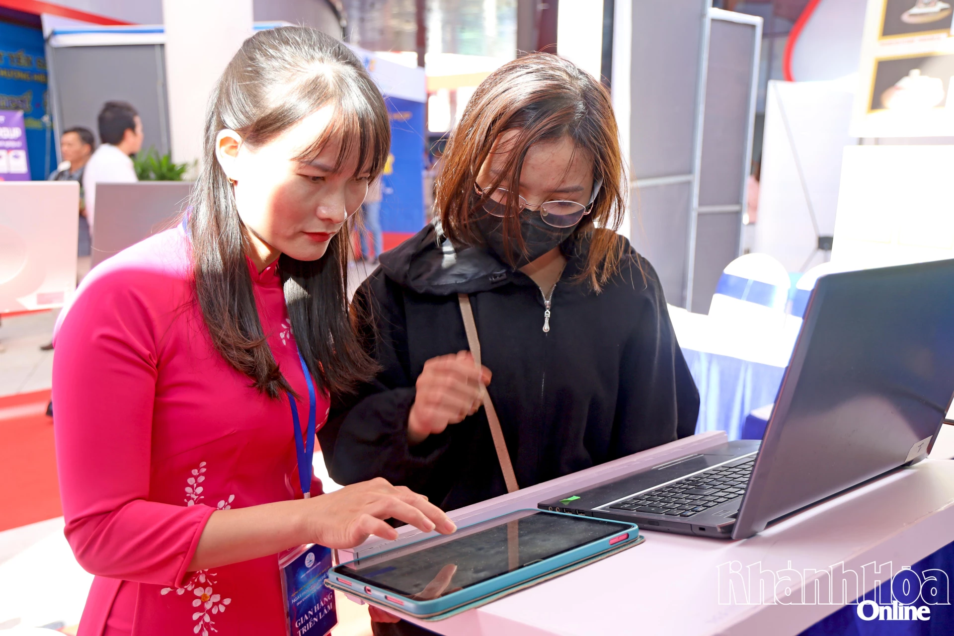 Trải nghiệm đọc sách số. 