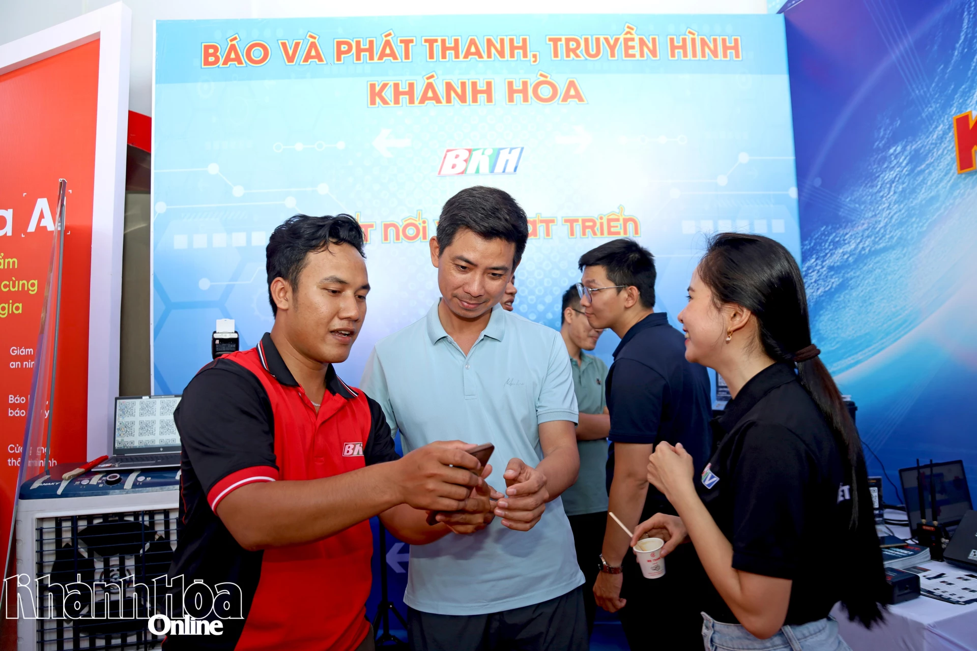 Niềm vui được nhận hình ảnh từ nhà đài. 