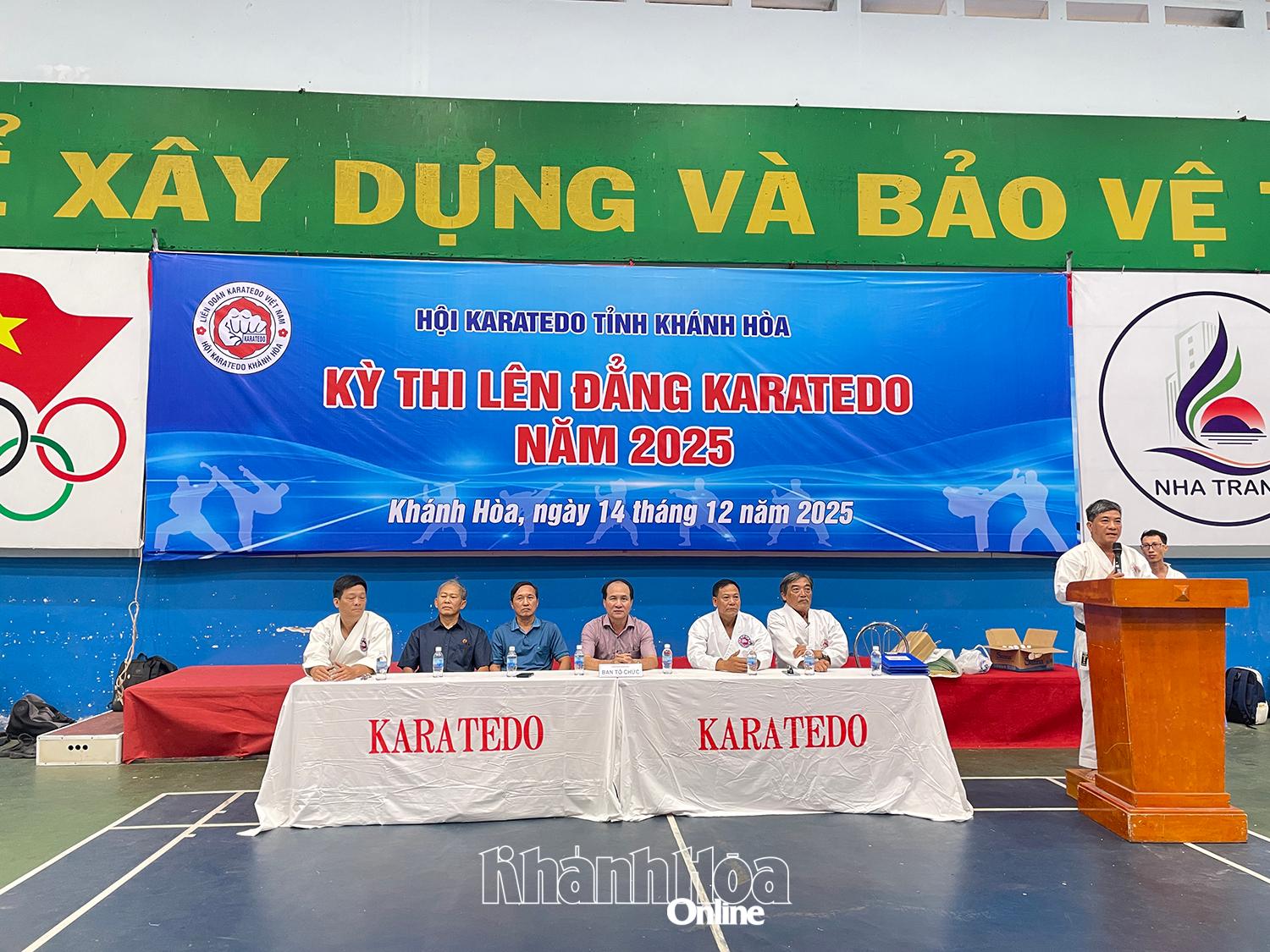 Lãnh đạo Sở Văn hóa, Thể thao và Du lịch, Hội Karatedo tỉnh đến dư kỳ thi lên đẳng karatedo năm 2025.