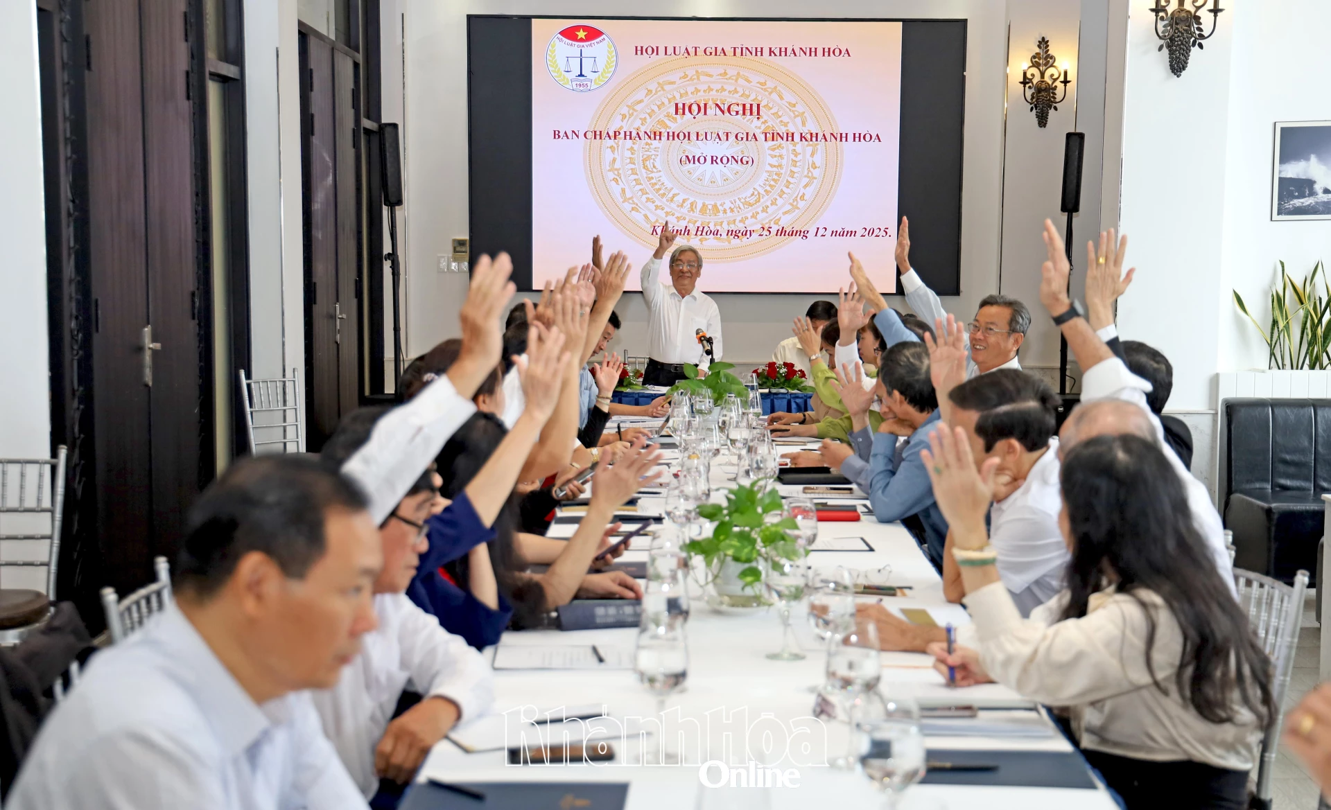 Các đại biểu thống nhất cao đối với đề cử 2 ứng cử viên đại biểu HĐND tỉnh nhiệm kỳ 2026-2031.