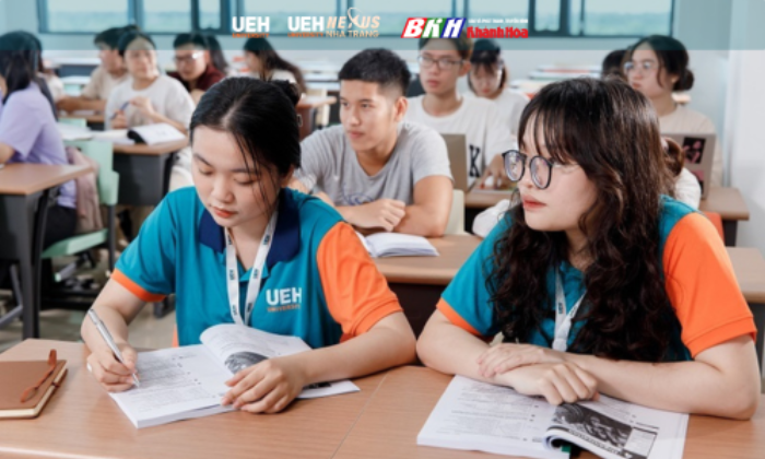 Đại học Kinh tế Thành phố Hồ Chí Minh đồng hành với tỉnh Khánh Hòa khắc phục hậu quả mưa lũ