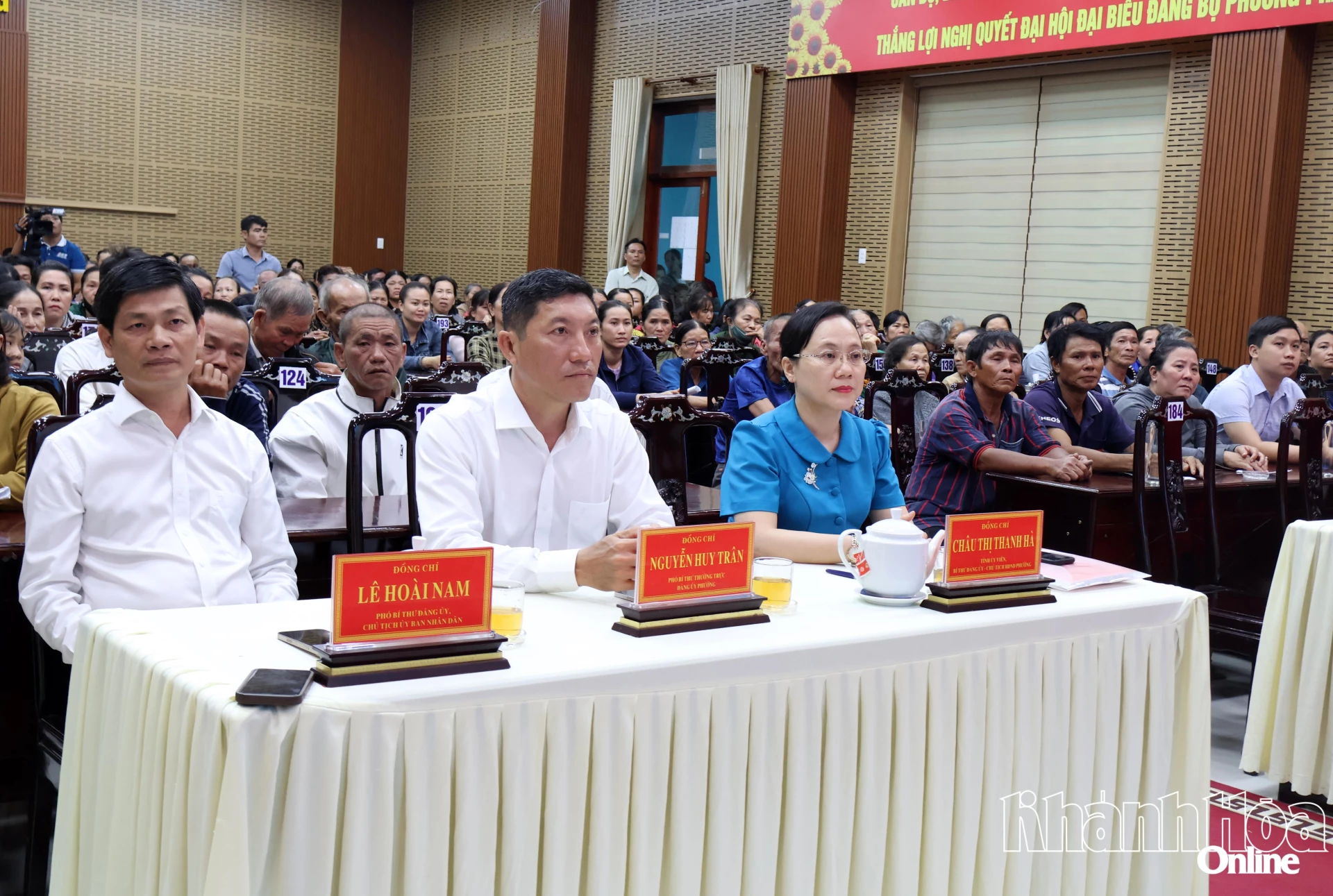 Các đại biểu tham dự chương trình