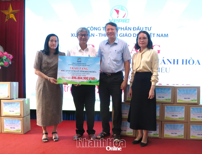 Sở Giáo dục và Đào tạo Khánh Hòa tiếp nhận hơn 56.600 bản sách giáo khoa Cánh Diều hỗ trợ học sinh vùng lũ