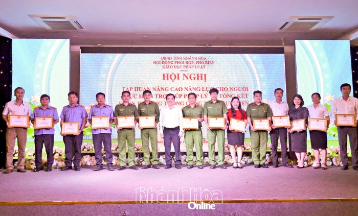 Khen thưởng 16 tập thể, 18 cá nhân về công tác trợ giúp pháp lý năm 2025