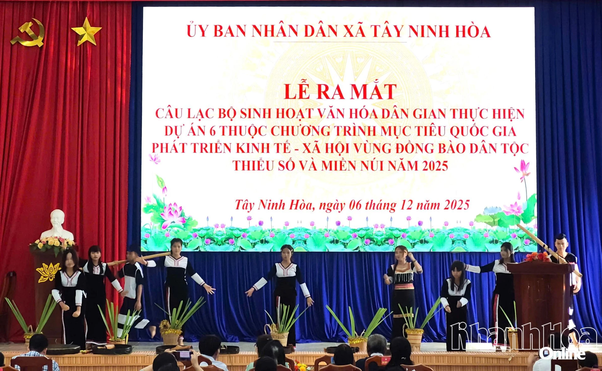 Một tiết mục văn nghệ tại buổi ra mắt các câu lạc bộ.