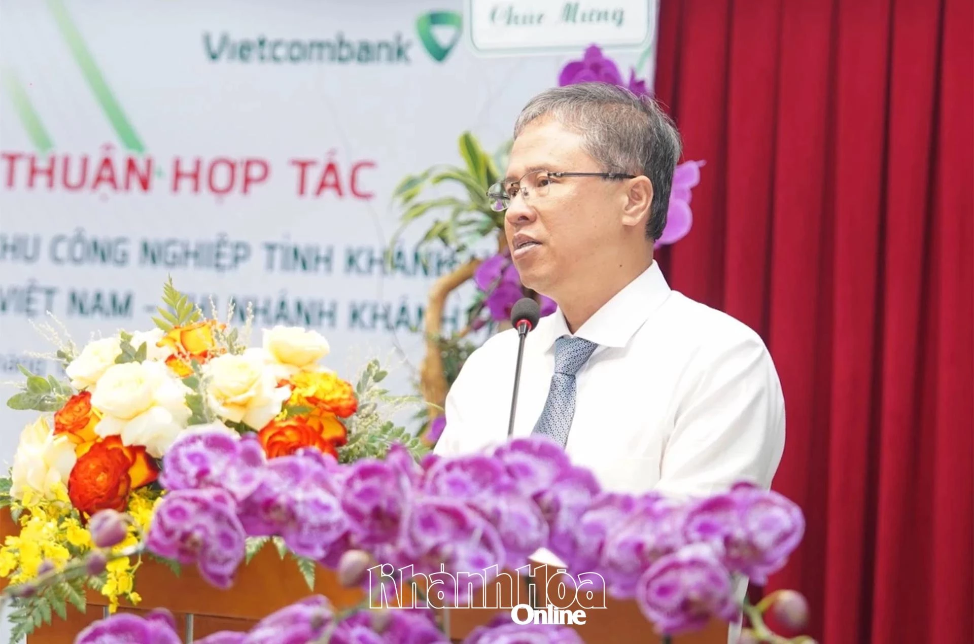 Phó Chủ tịch UBND tỉnh Trần Hòa Nam phát biểu tại lễ ký kết.