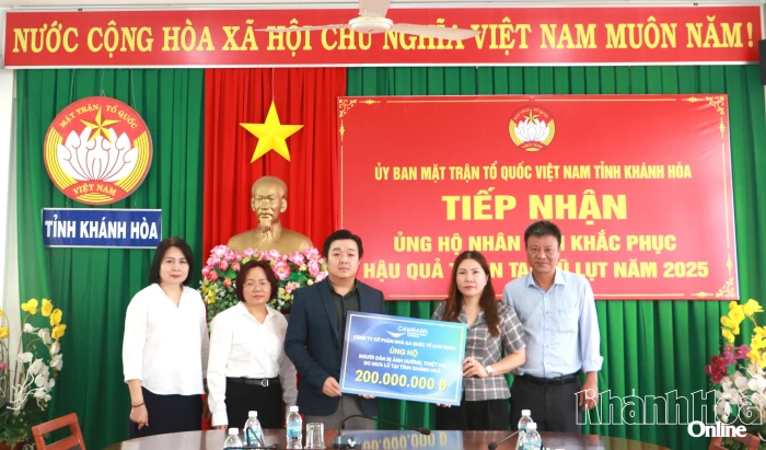 Ủy ban MTTQ Việt Nam tỉnh tiếp nhận kinh phí và hàng hóa hỗ trợ người dân bị thiệt hại do mưa lũ