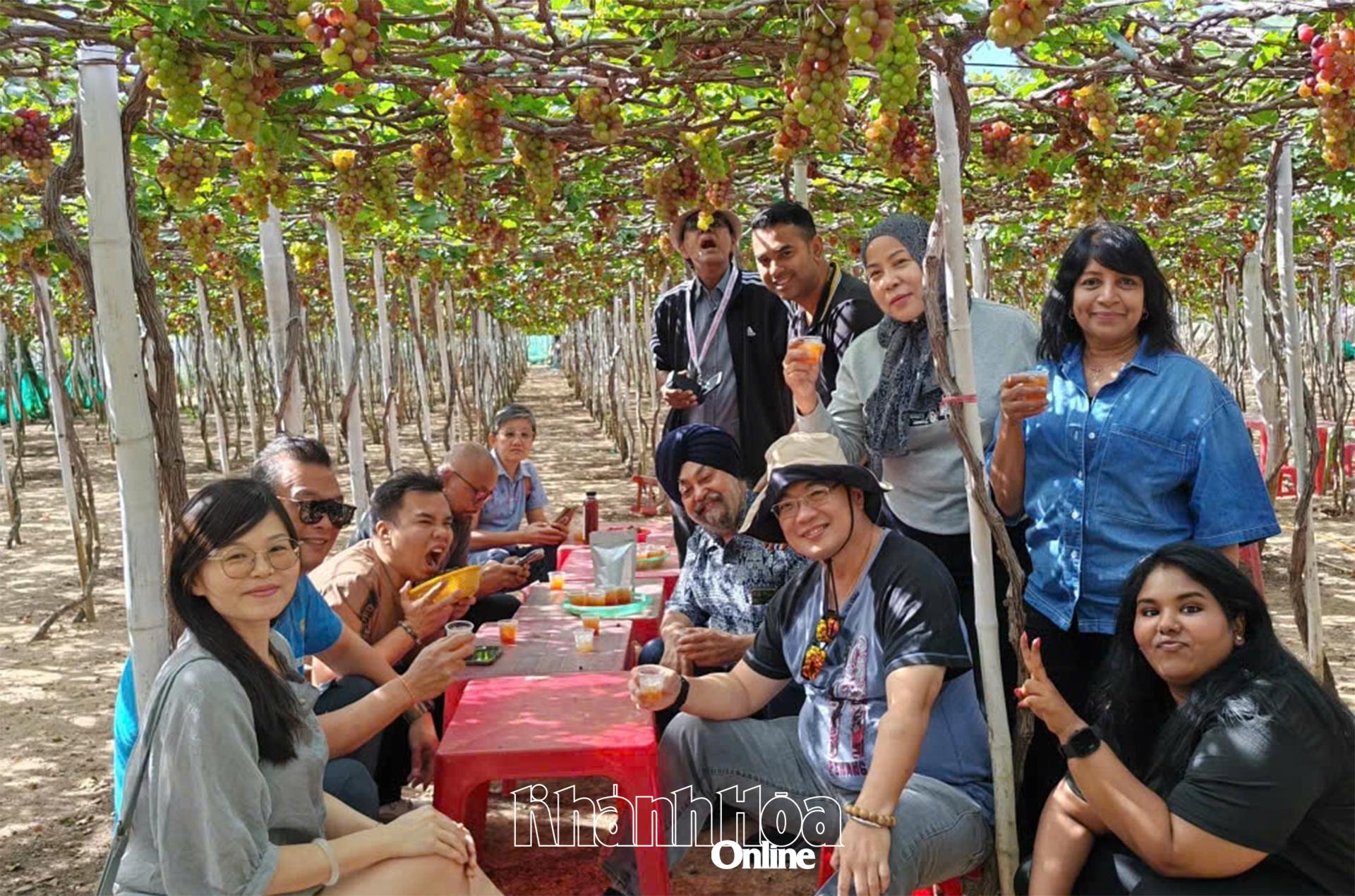 Đoàn famtrip Malaysia tìm cơ hội hợp tác với doanh nghiệp du lịch Khánh Hòa - Báo Khánh Hòa