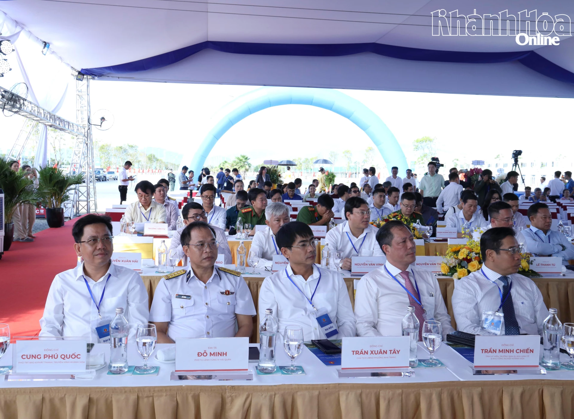 Các đại biểu tham dự lễ khởi công.