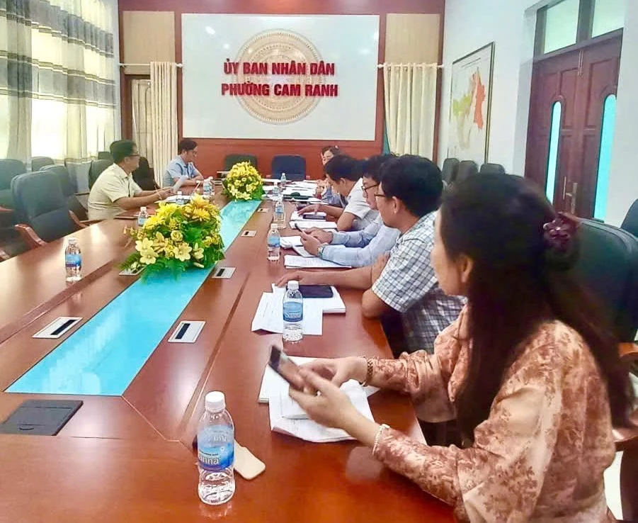 Quang cảnh cuộc họp.