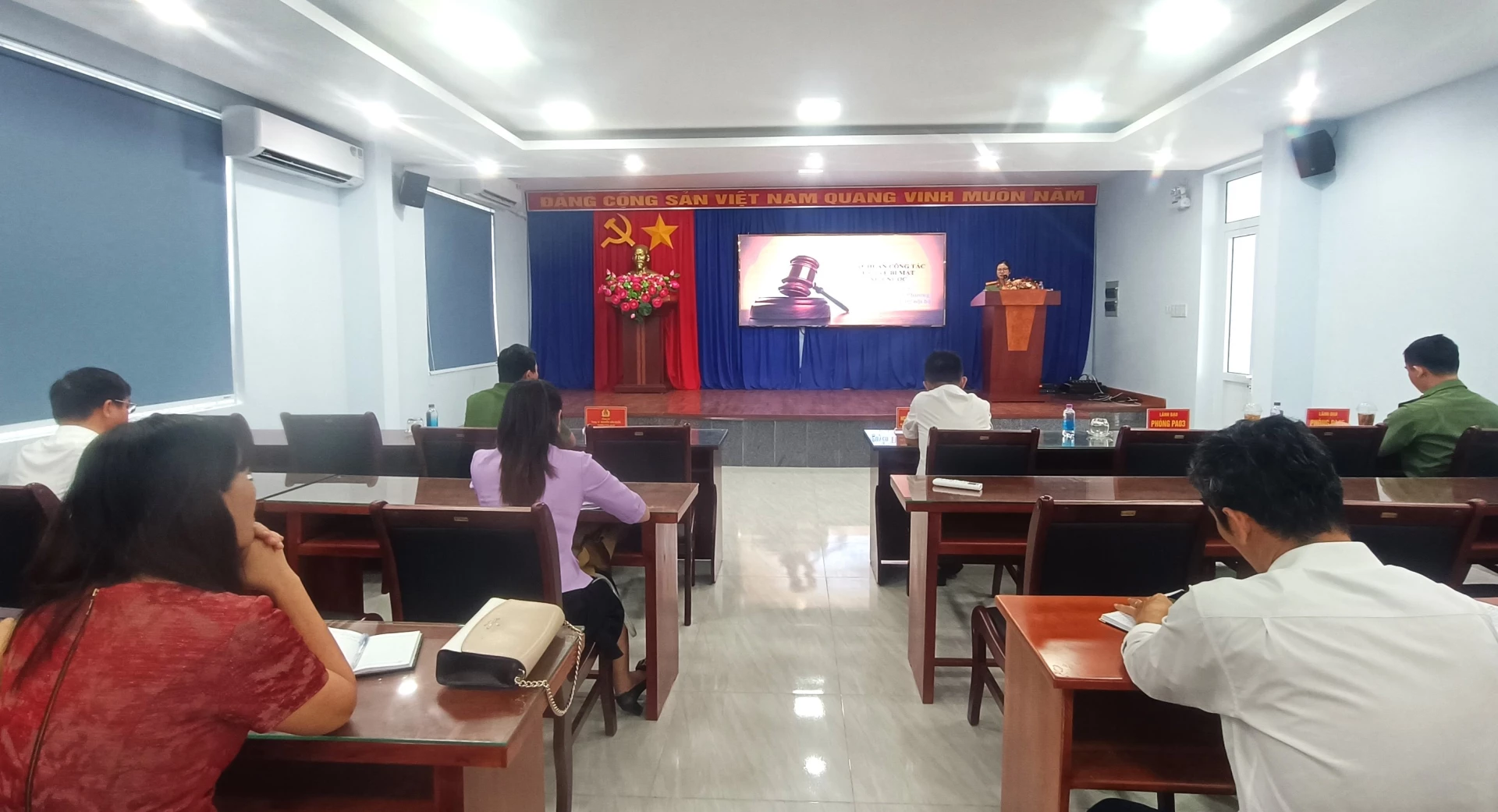 Quang cảnh hội nghị.