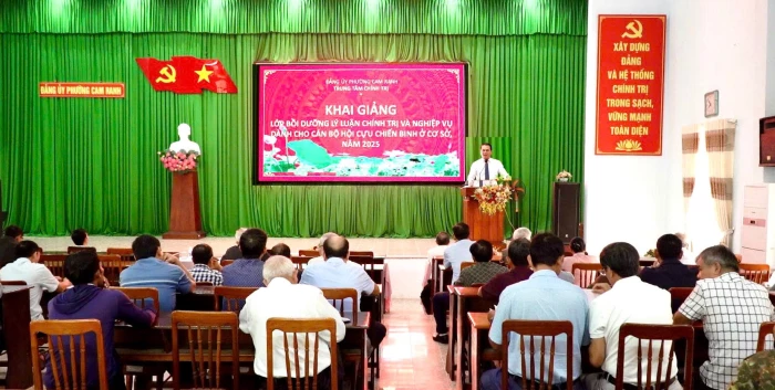 Bồi dưỡng lý luận chính trị và nghiệp vụ cho cán bộ Hội Cựu chiến binh cơ sở