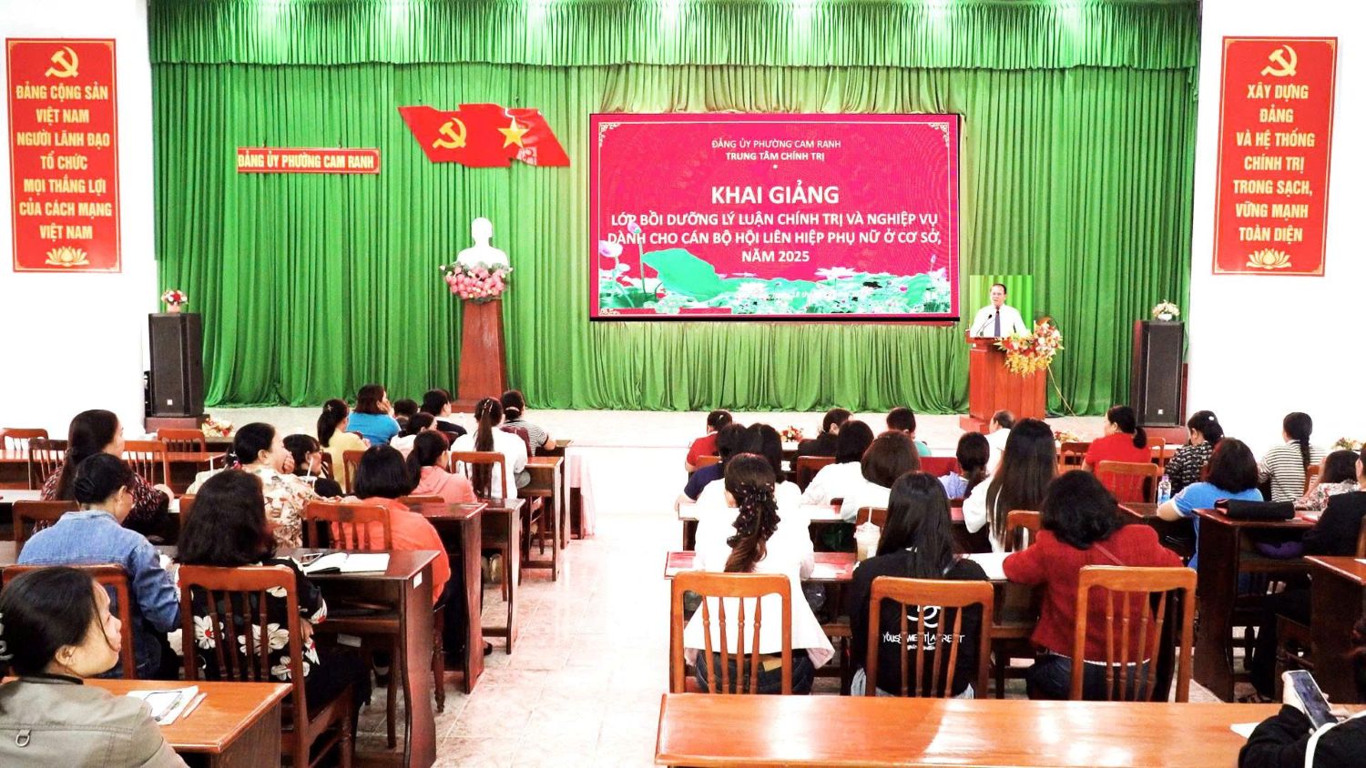 Quang cảnh lớp bồi dưỡng.