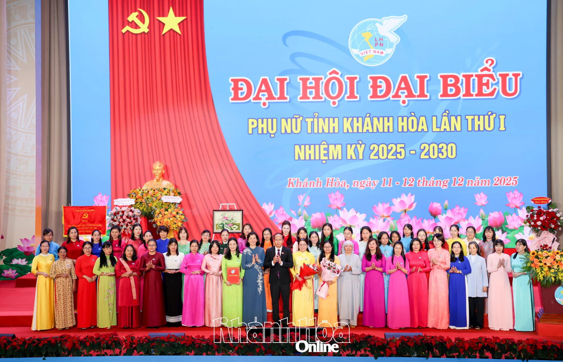 Lãnh đạo Trung ương Hội Liên hiệp Phụ nữ Việt Nam và Tỉnh ủy Khánh Hòa tặng hoa chúc mừng Ban Chấp hành Hội Liên hiệp Phụ nữ Việt Nam tỉnh Khánh Hòa, nhiệm kỳ 2025 - 2030.
