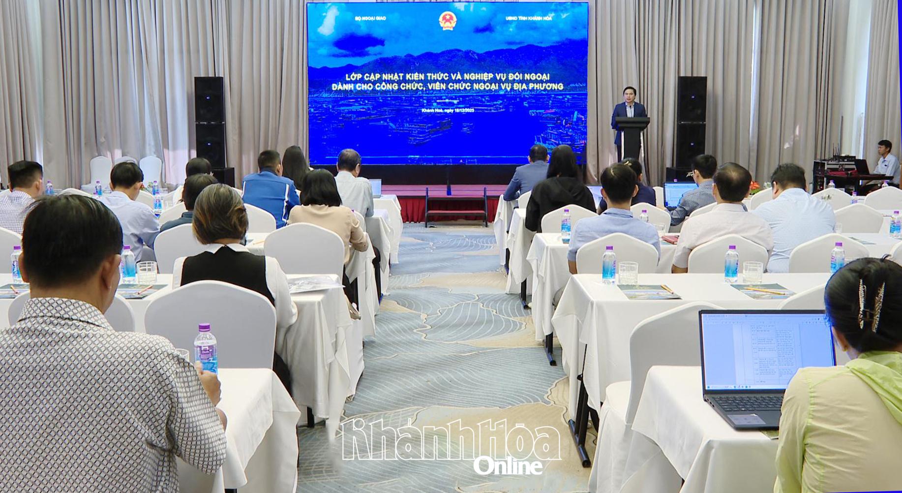 Quang cảnh lớp tập huấn.