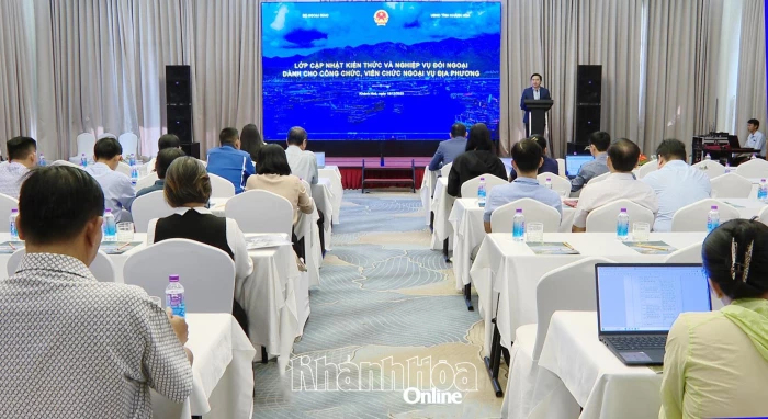 Cập nhật kiến thức và nghiệp vụ đối ngoại cho công chức, viên chức