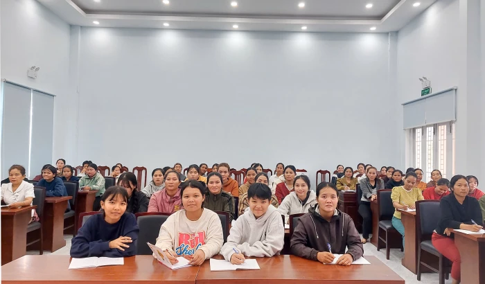 Hội Liên hiệp Phụ nữ xã Khánh Vĩnh tập huấn về bình đẳng giới