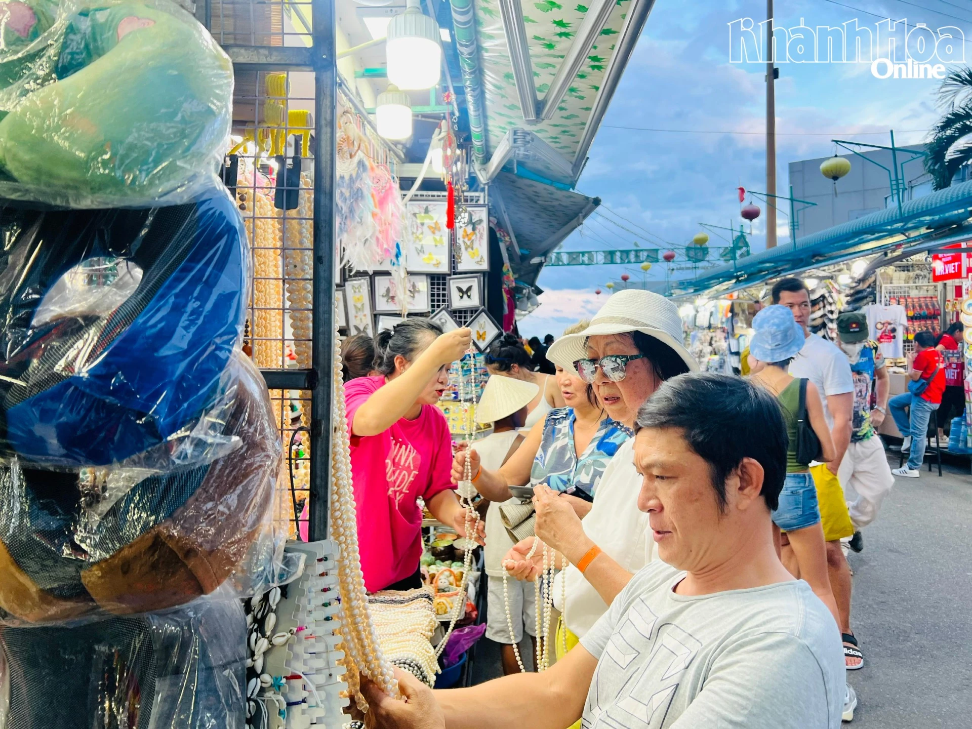 Khanh Hoa sets up tourist hotline