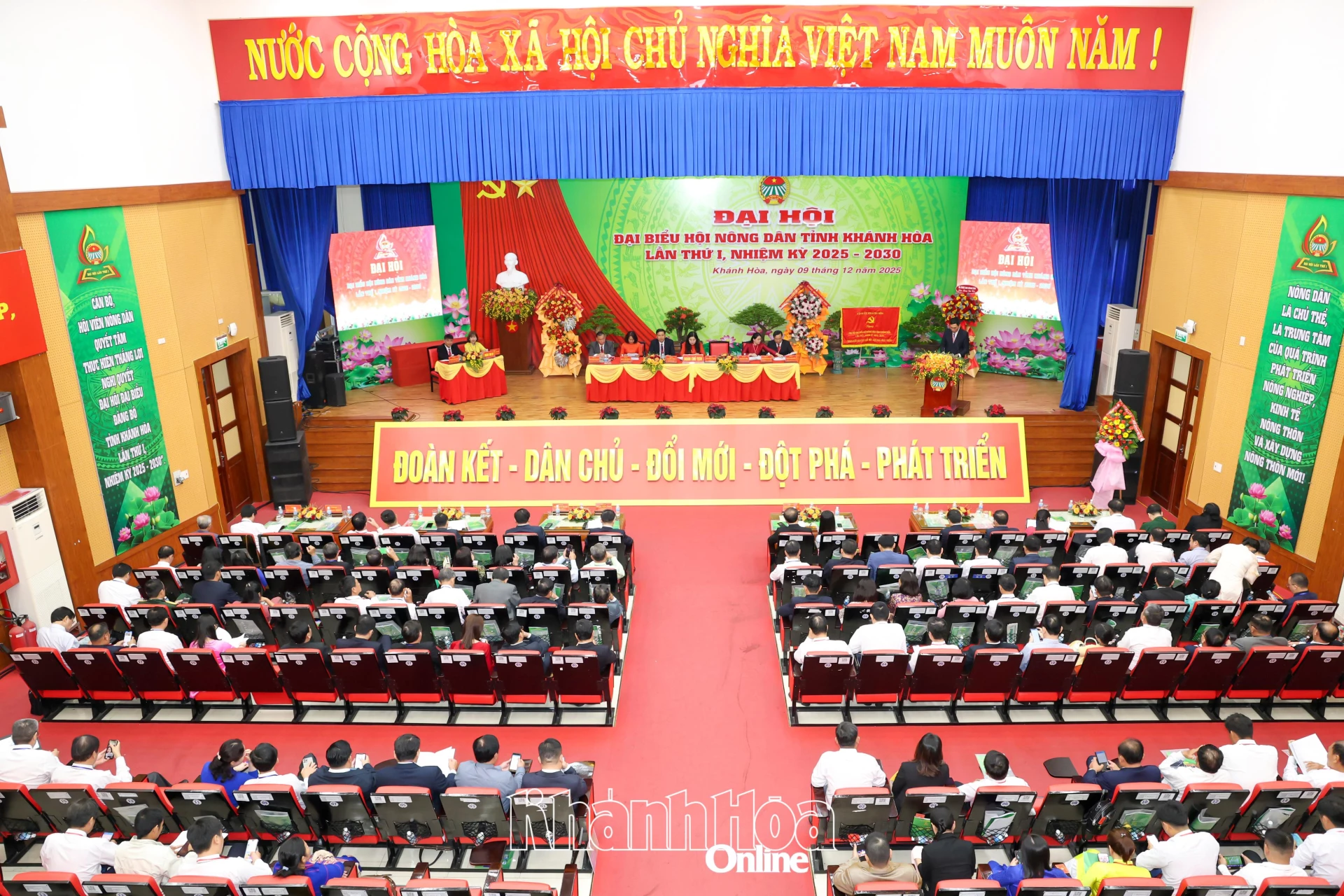 Quang cảnh đại hội