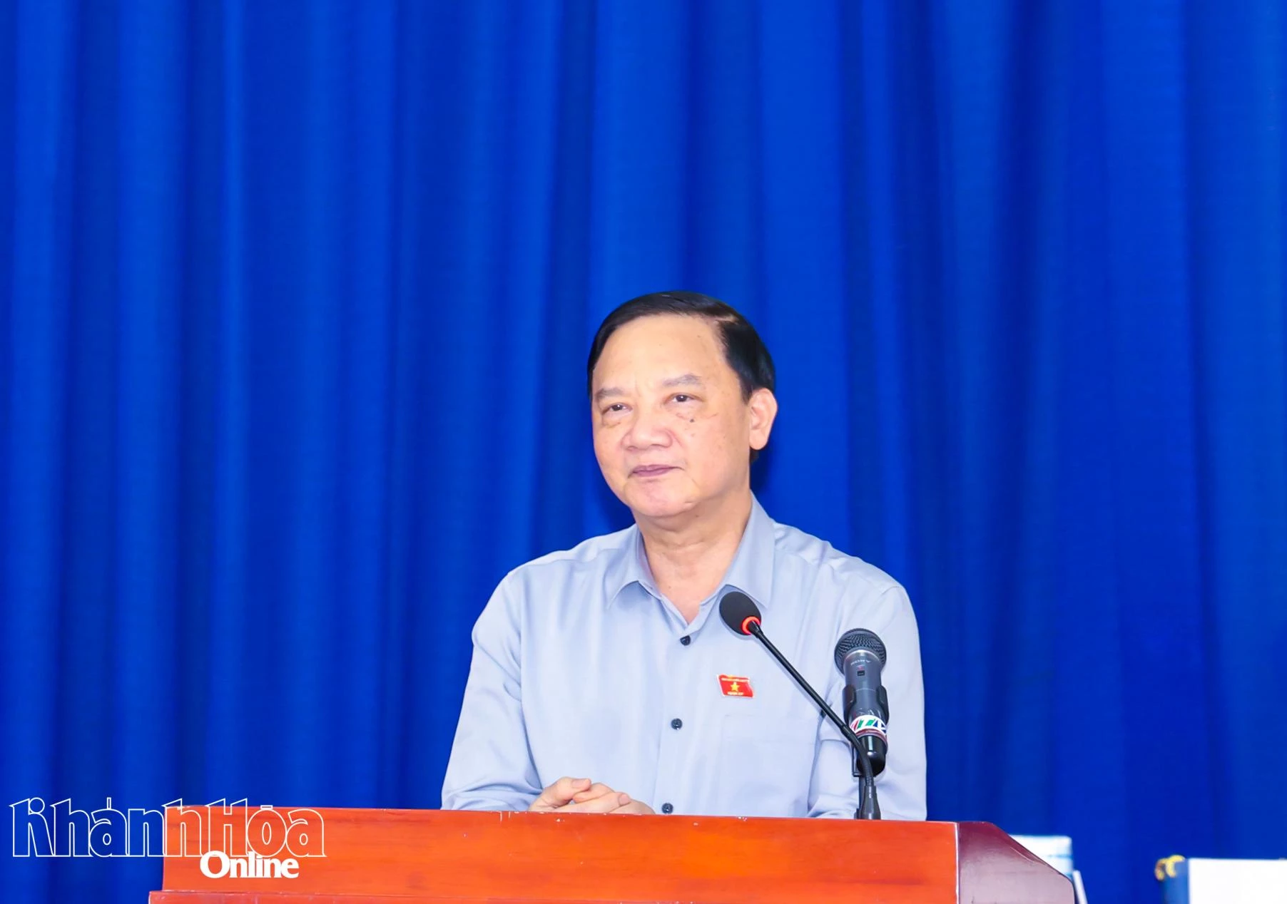 Đồng chỉ Nguyễn Khắc Định chia sẻ với những khó khăn, tổn thất của nhà trường.