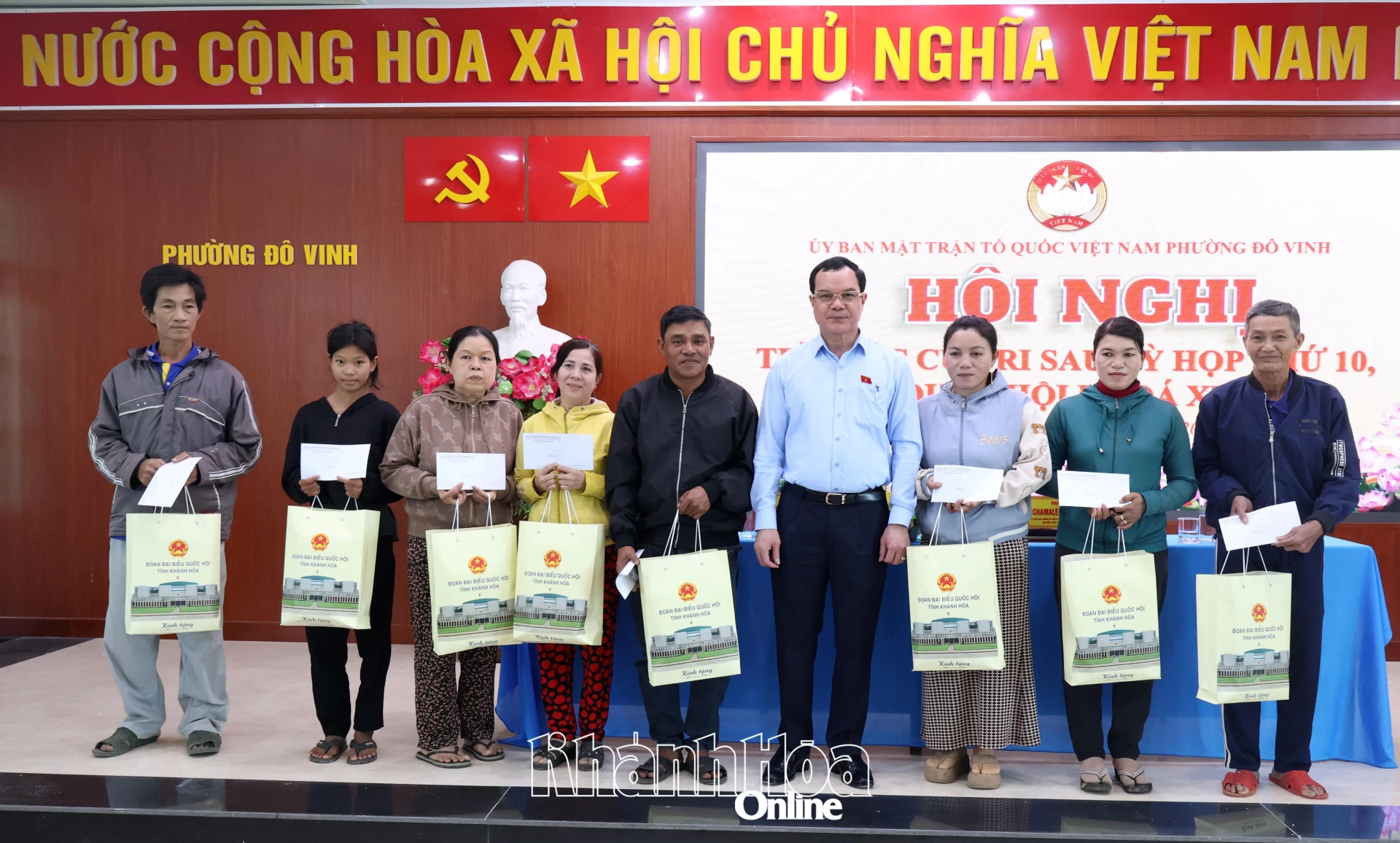 Nguyễn Đình Khang - Ủy viên Trung ương Đảng, Chủ tịch Tổng Liên đoàn Lao động Việt Nam;