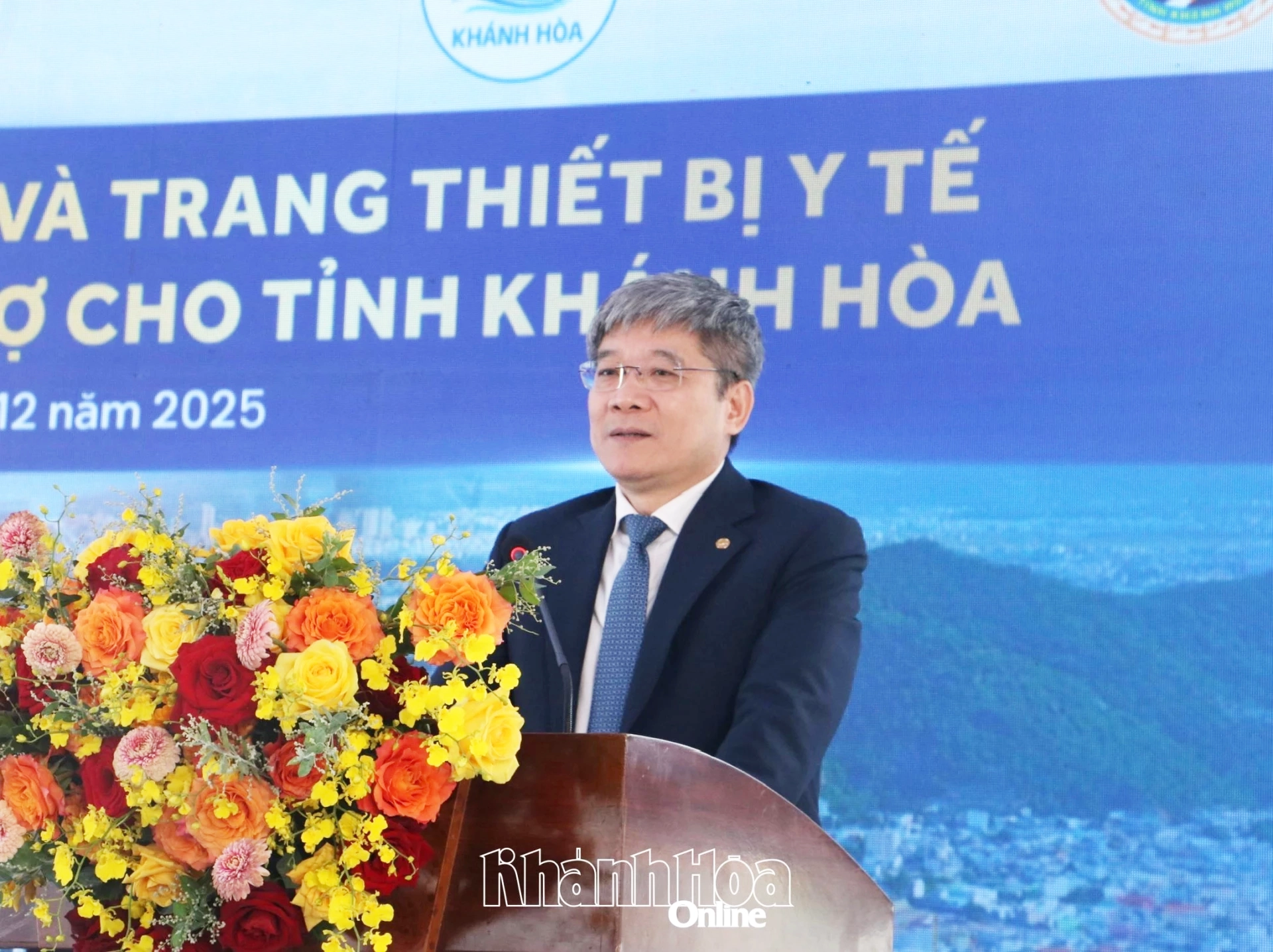 Tiến sĩ, bác sĩ Phùng Nam Lâm - Phó Tổng Giám đốc chuyên môn Hệ thống y tế Vinmec phát biểu tại lễ trao tặng.