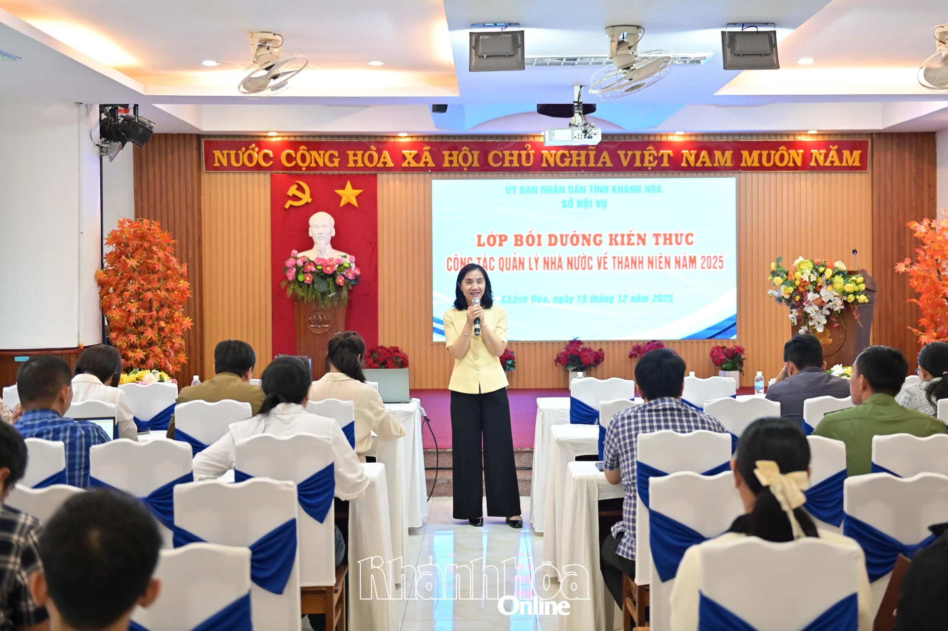 Bà Lương Thị Hải Anh - Phó Vụ trưởng Vụ Công tác thanh niên và Bình đẳng giới, Bộ Nội vụ phổ biến các nội dung.