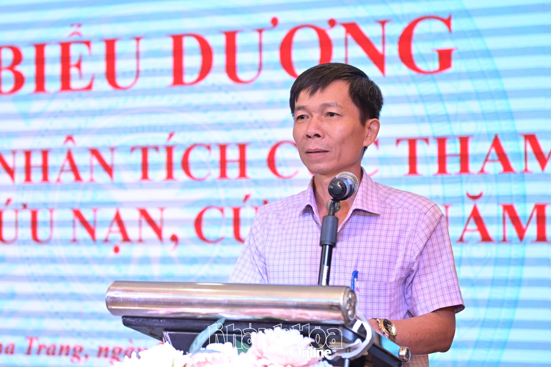 Ông Nguyễn Văn Minh Phó Bí thư Đảng ủy, Chủ tịch UBND phường Nam Nha Trang phát biểu, cảm ơn các tập thể, cá nhân.