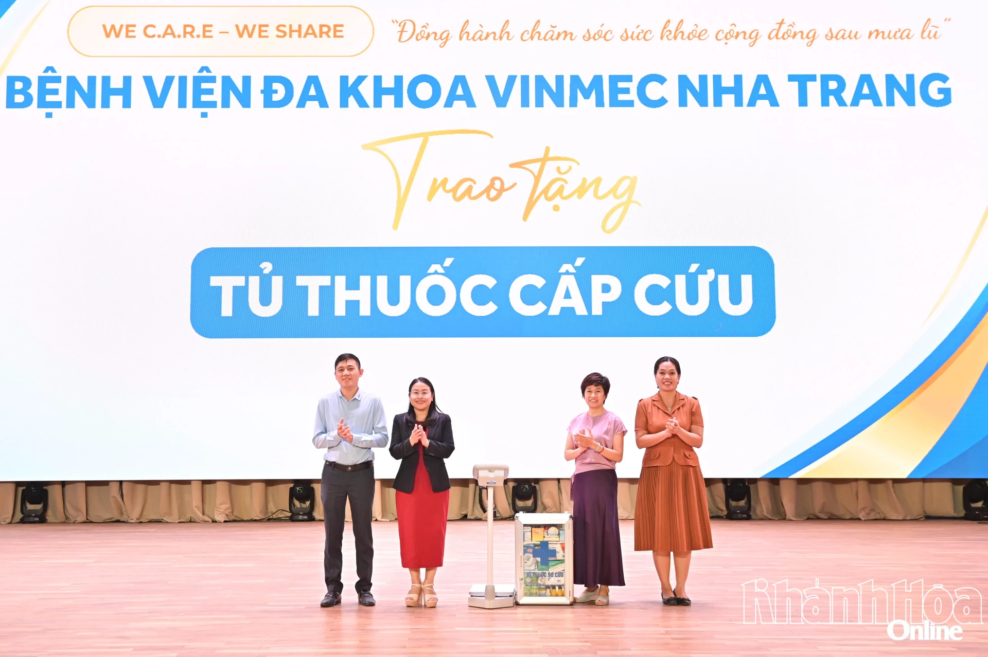 Cung văn hóa Thiếu nhi Khánh Hòa tiếp nhận tủ thuốc sơ cứu và cân sức khoẻ.