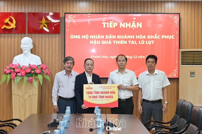 Tiếp nhận kinh phí hỗ trợ xây dựng 10 căn nhà tình nghĩa cho người dân bị ảnh hưởng bởi thiên tai