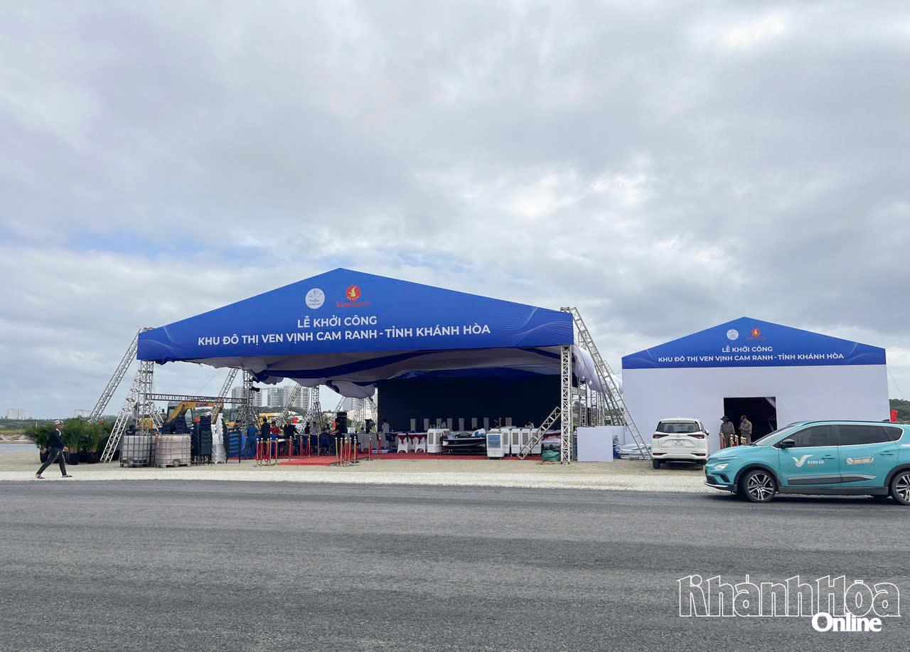 Điểm cầu truyền hình trực tiếp tại dự án khởi công Khu đô thị ven vịn Cam Ranh (phường Bắc Cam Ranh).