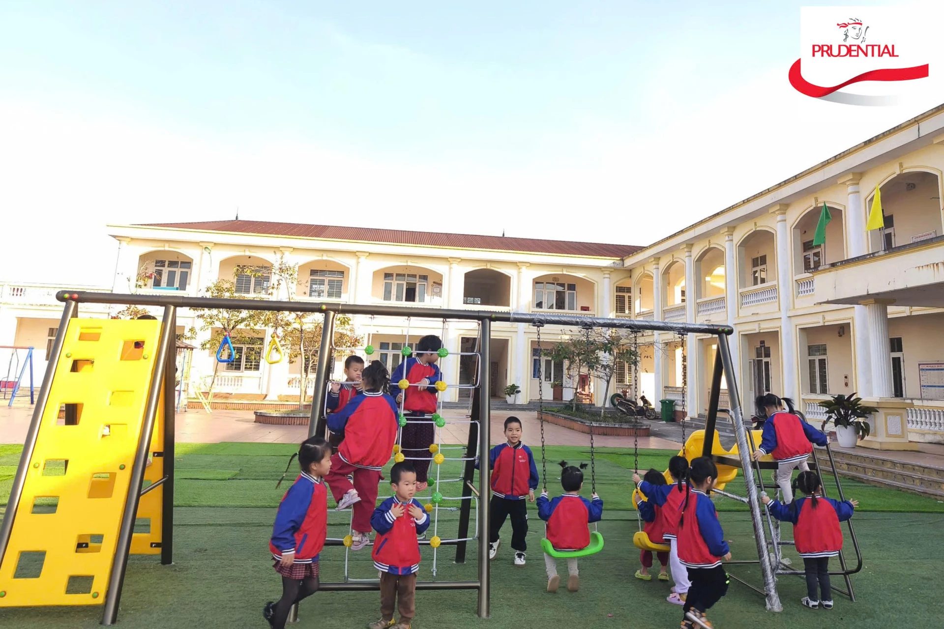 Thiết bị vui chơi ngoài trời do Prudential gửi tặng trong sự kiện.