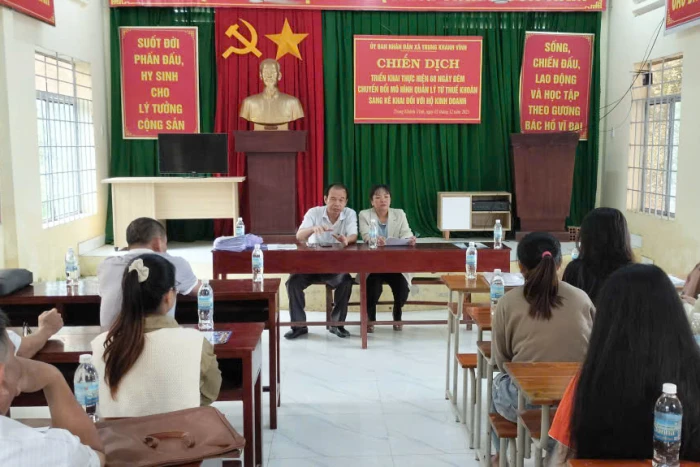 Xã Trung Khánh Vĩnh triển khai chiến dịch “60 ngày cao điểm chuyển đổi từ thuế khoán sang kê khai”