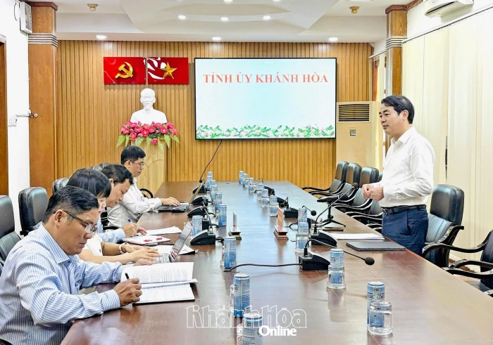 Bí thư Tỉnh ủy Nghiêm Xuân Thành làm việc với Tổ công tác KPI