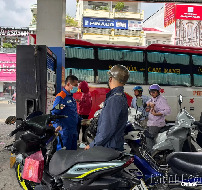 Giá xăng dầu đồng loạt giảm sâu