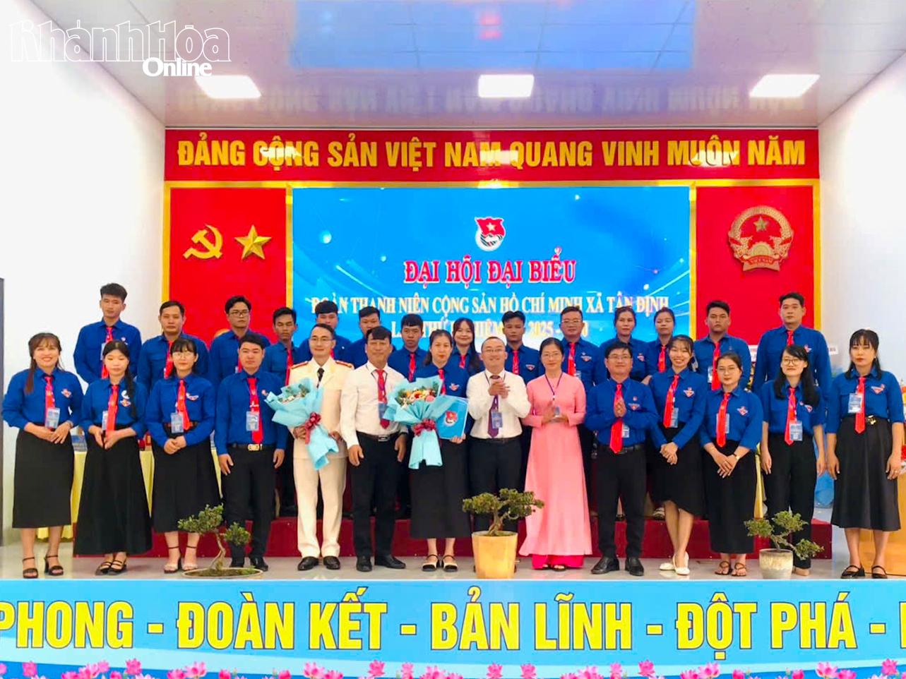 Ban chấp hành Đoàn TNCS Hồ Chí Minh xã Tân Định nhiệm kỳ 2025 – 2030 ra mắt Đại hội.