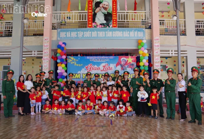 Lữ đoàn Công binh 293 tổ chức chương trình giao lưu “Em yêu chú bộ đội”