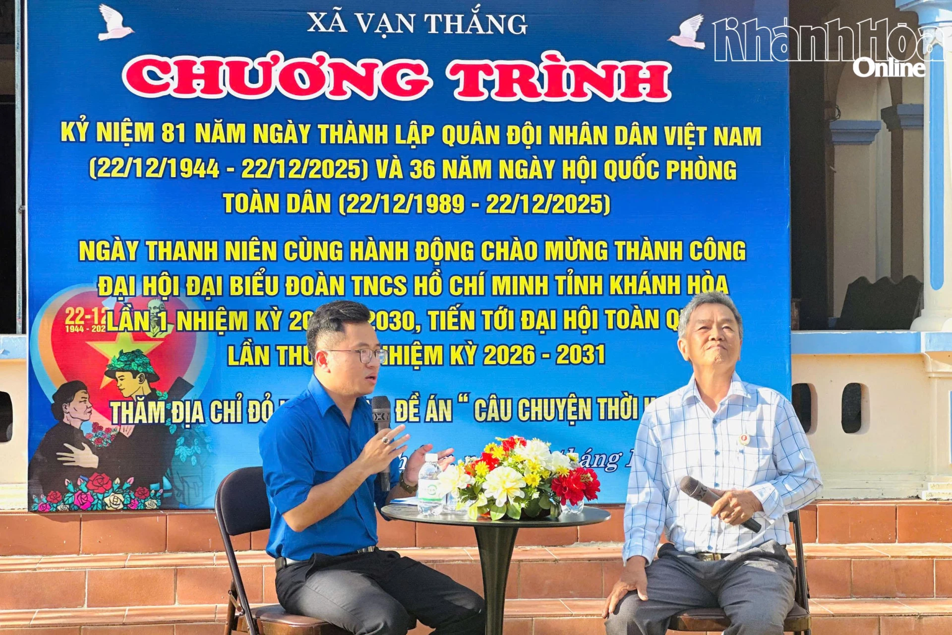 Hoạt động trò chuyện, giao lưu với nhân chứng lịch sử tại địa phương.