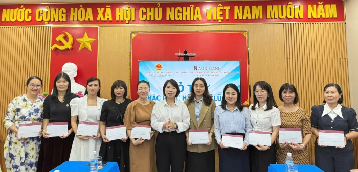 Agribank tiếp tục hỗ trợ 2 tỷ đồng cho Nhân dân tỉnh Khánh Hòa khắc phục hậu quả mưa lũ