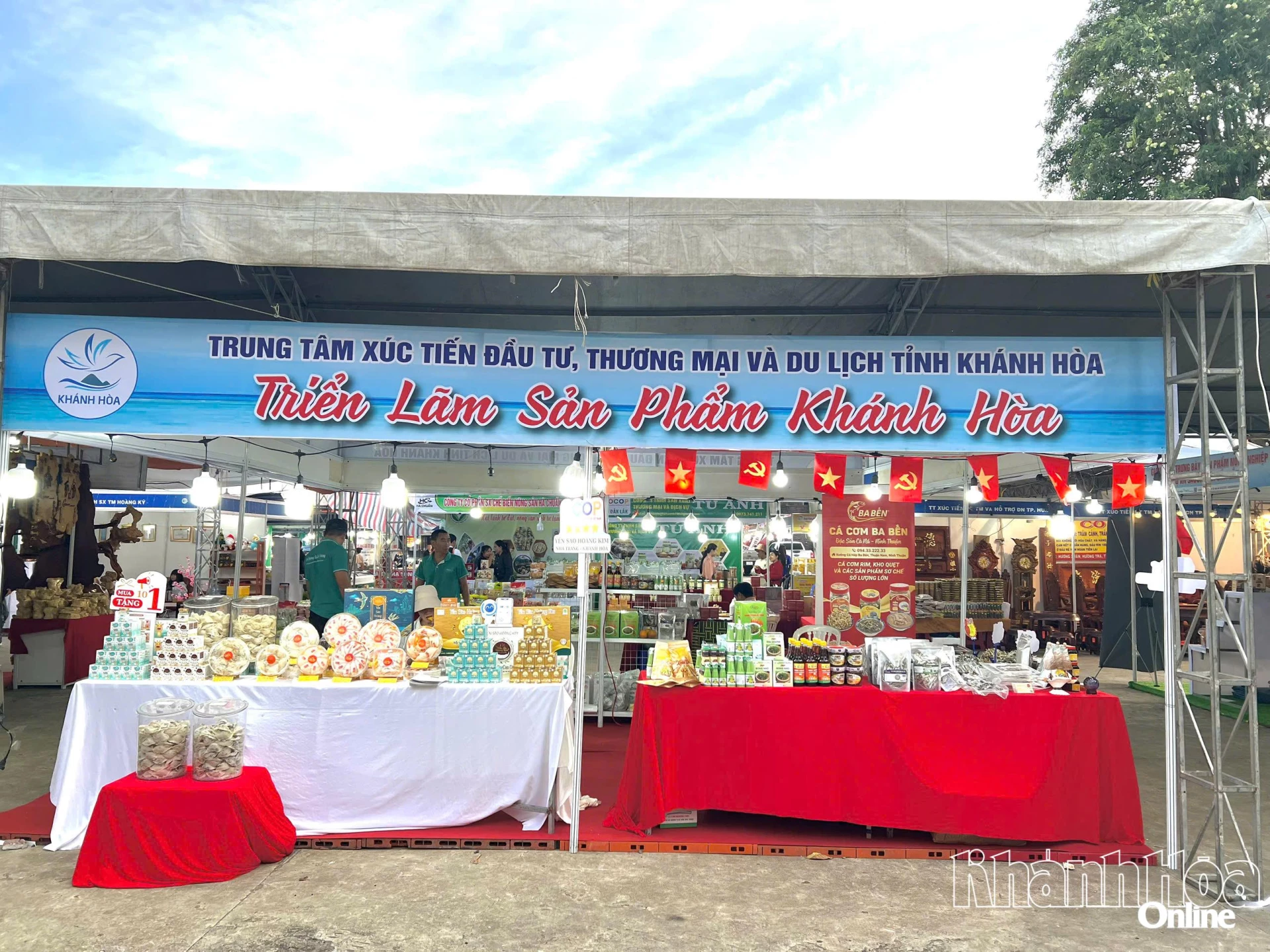 Khu vực trưng bày các sản phẩm đặc trưng của tỉnh Khánh Hoà.