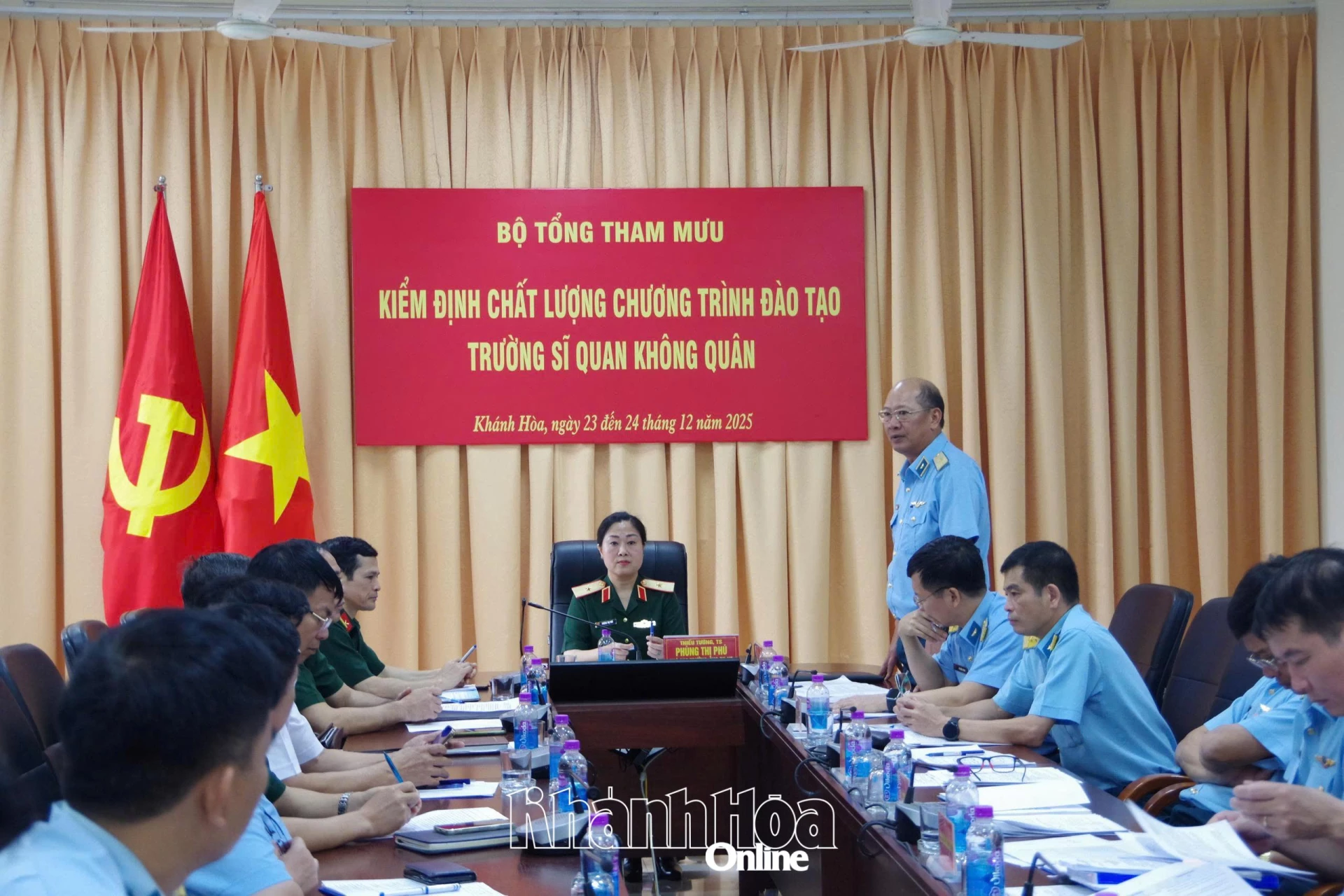 Thiếu tướng Ngô Vĩnh Phúc - Hiệu trưởng Trường Sĩ quan Không quân báo cáo kết quả công tác đào tạo của nhà trường